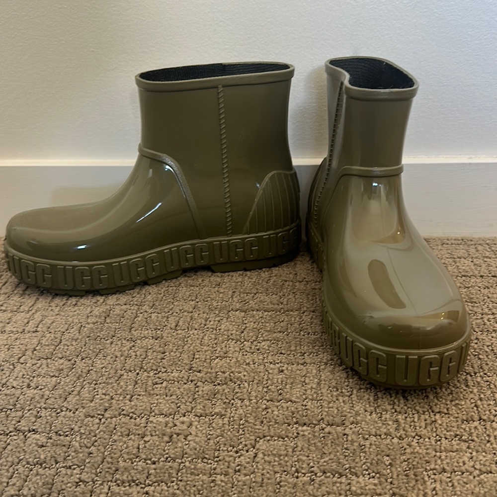 UGG Drizlita Genuine Shearling Lined Rain Boot (Women)